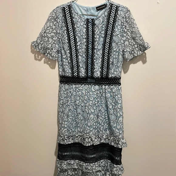 Pretty Little Things Maxi Dress - Picture 2 of 4